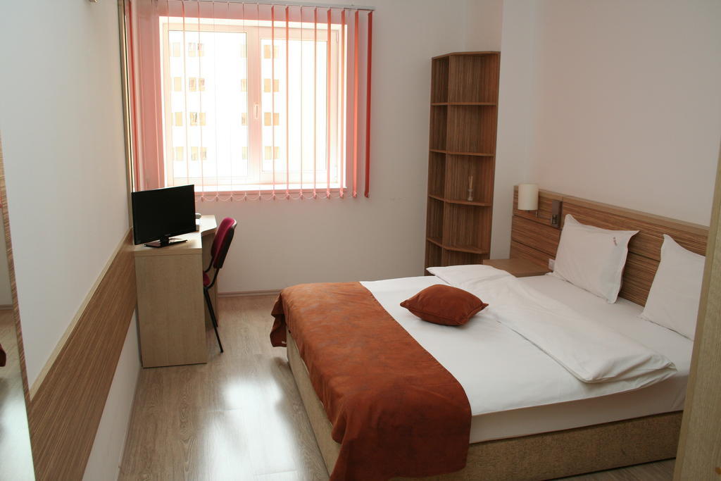 Top Rooms Aparthotel Bukarest Zimmer foto