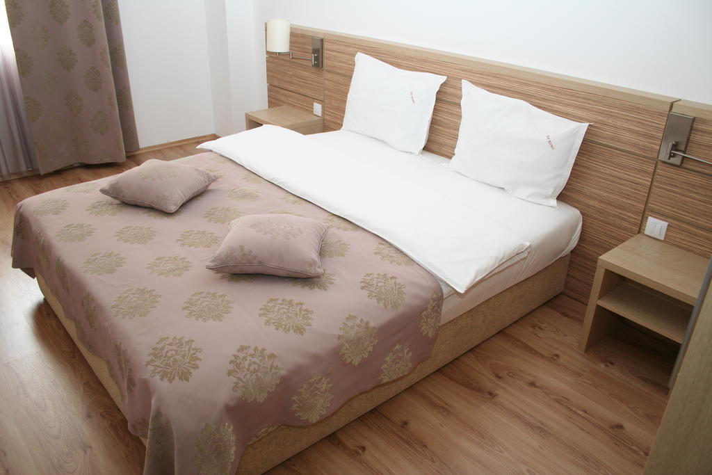 Top Rooms Aparthotel Bukarest Zimmer foto