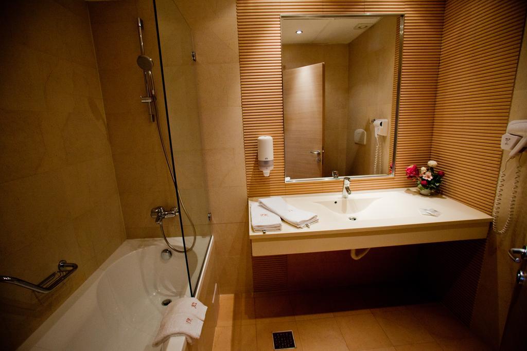Top Rooms Aparthotel Bukarest Zimmer foto