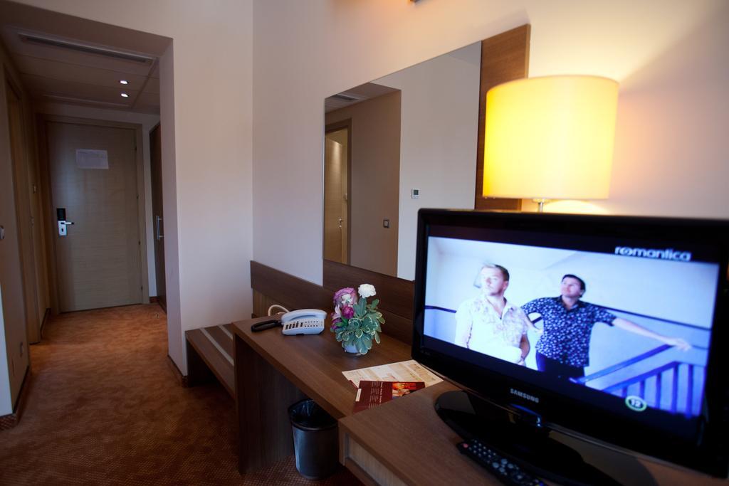 Top Rooms Aparthotel Bukarest Exterior foto