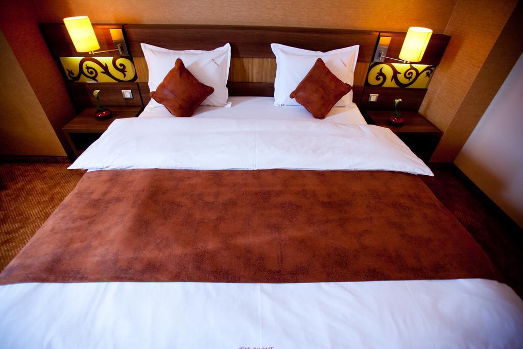 Top Rooms Aparthotel Bukarest Zimmer foto