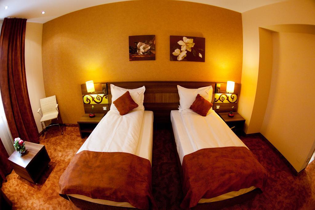 Top Rooms Aparthotel Bukarest Zimmer foto