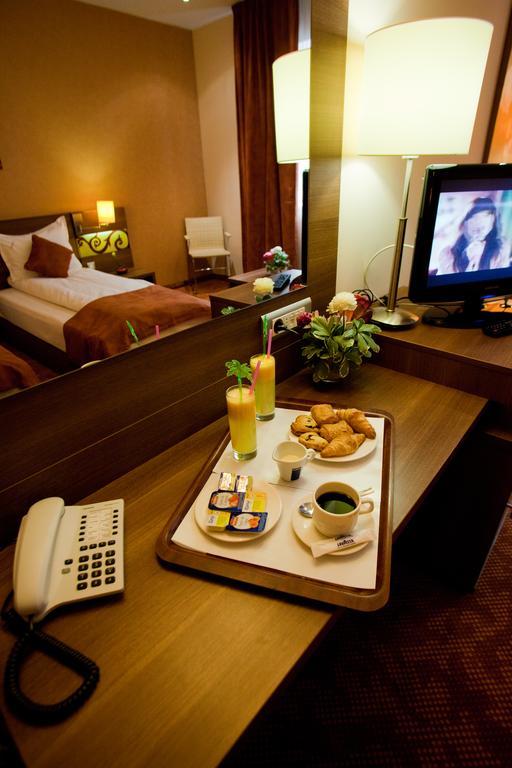 Top Rooms Aparthotel Bukarest Exterior foto
